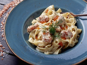 Fettuccine with salmon and caviar