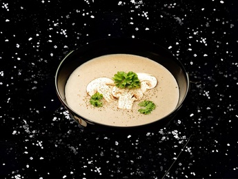 Cream soup with chicken and mushrooms
