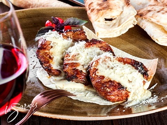 Medallions of veal with cheese sauce
