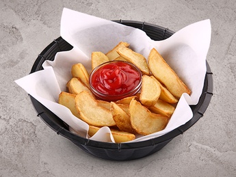Potato wedges with sauce