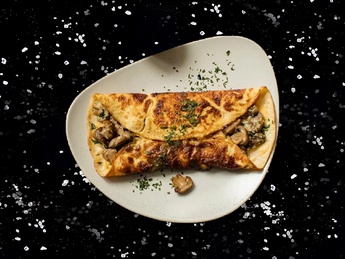Omelet with chicken and mushrooms