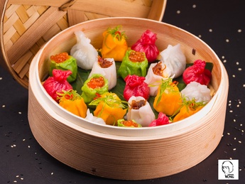 Dumplings with salmon and green onion (red)