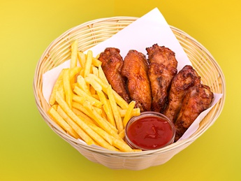 Chicken wings with French fries
