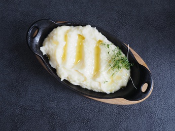 Mashed potatoes with fragrant truffle oil