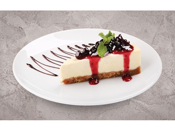 Cheesecake with black currant