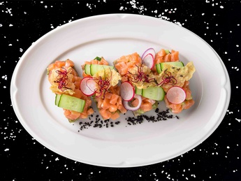 Bruschetta cu somon ușor sărat și brânză Philadelphia Bruschetta cu somon ușor sărat și brânză Philadelphia